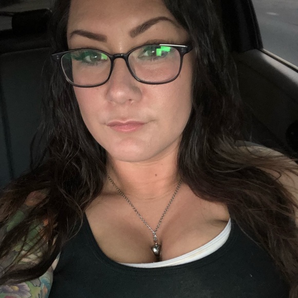 Meet your Posher, Christy - Picture 1 of 2